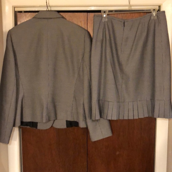 Suit - Picture 2 of 6